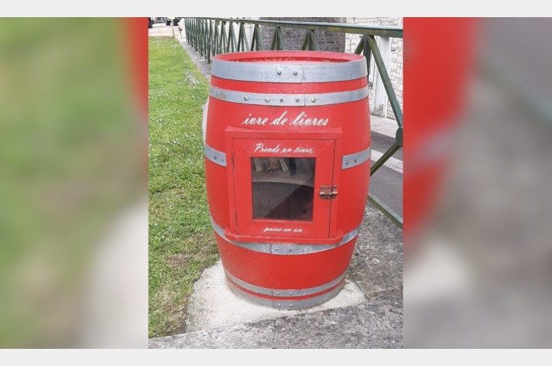 Boîte à livres - Place du Château, JONZAC | myBookBox by Cross Media Concept, l'annuaire collaboratif des bibliothèques partagées