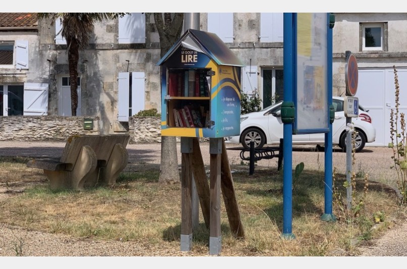 Boîte à livres - Rue du Vieux Puits, TONNAY-CHARENTE | myBookBox by Cross Media Concept, l'annuaire collaboratif des bibliothèques partagées