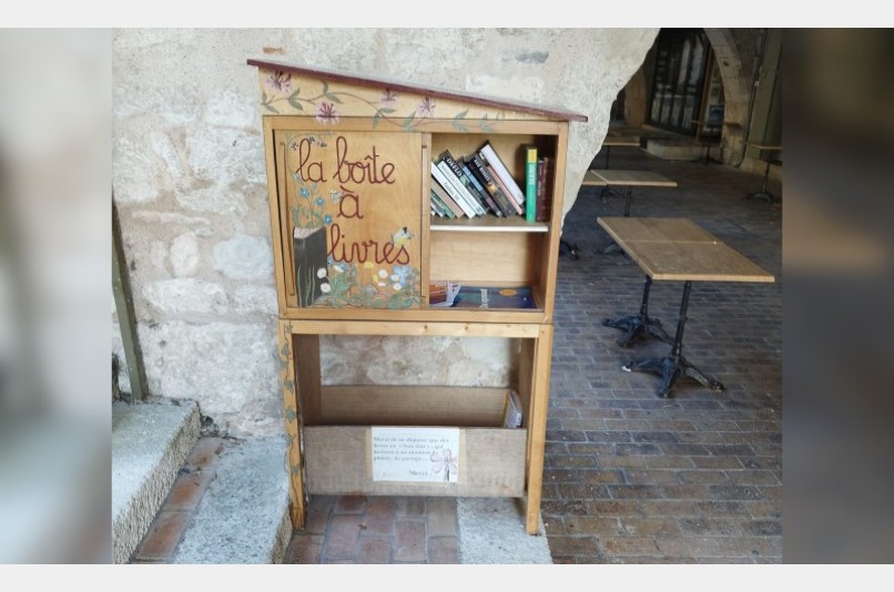 Boîte à livres - Place des Arcades, MONTFLANQUIN | myBookBox by Cross Media Concept, l'annuaire collaboratif des bibliothèques partagées