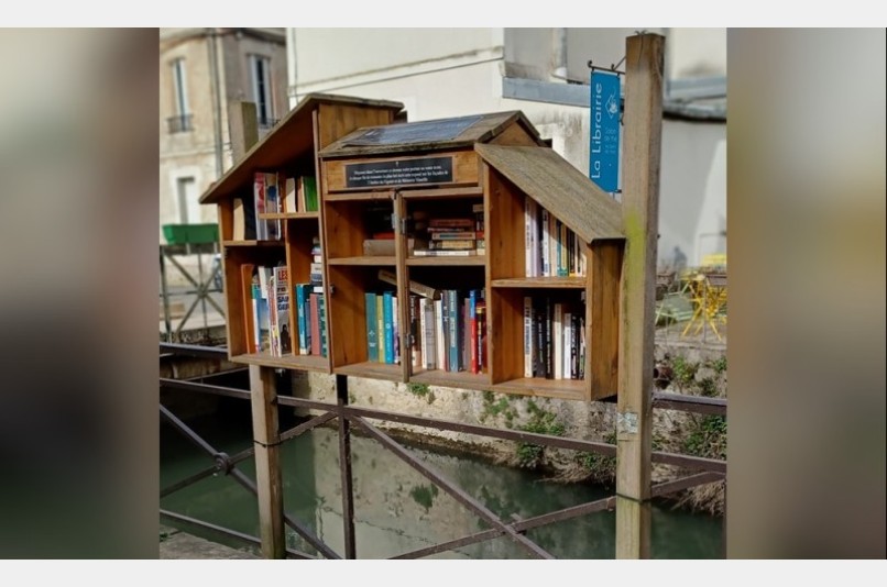 阅读箱 - Esplanade du Monument aux Morts, CRÉCY-LA-CHAPELLE | myBookBox 由 Cross-Media Concept 创立, 共享图书箱目录