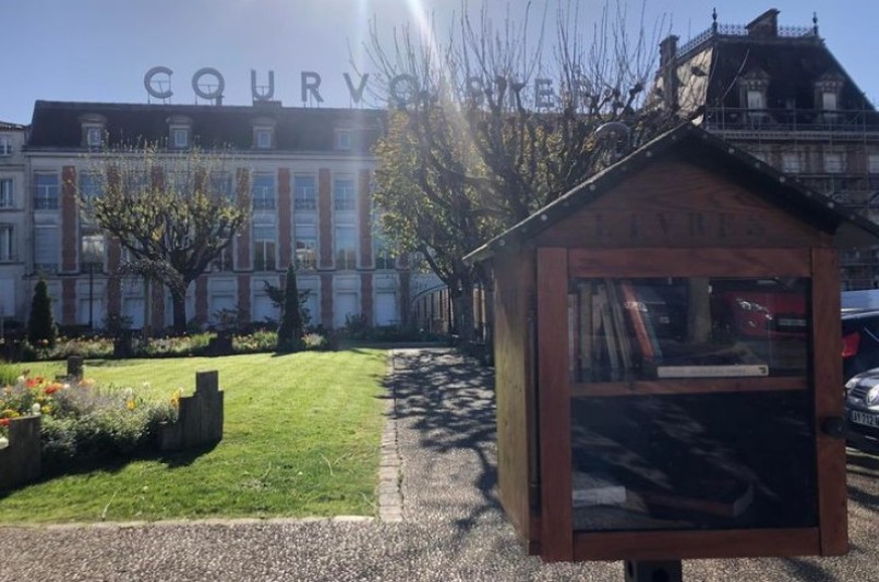 Boîte à livres - Place du Château, JARNAC | myBookBox by Cross Media Concept, l'annuaire collaboratif des bibliothèques partagées