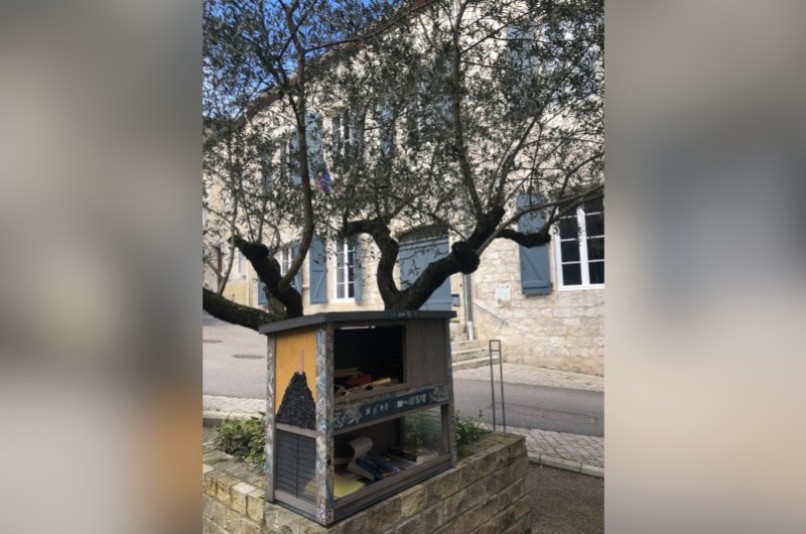 Boîte à livres - Place des Consuls, MONTCUQ-EN-QUERCY-BLANC | myBookBox by Cross Media Concept, l'annuaire collaboratif des bibliothèques partagées