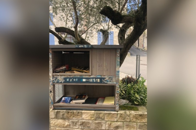 Boîte à livres - Place des Consuls, MONTCUQ-EN-QUERCY-BLANC | myBookBox by Cross Media Concept, l'annuaire collaboratif des bibliothèques partagées