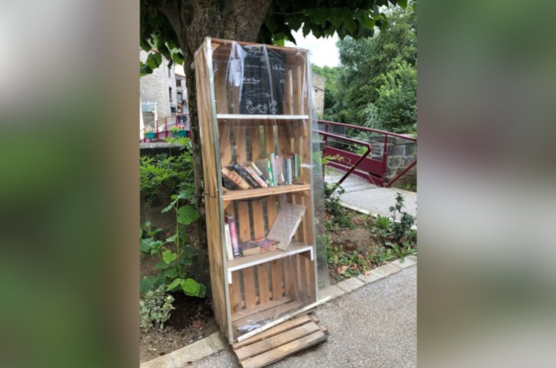 Boîte à livres - Centre ville, SAINT-FLORET | myBookBox by Cross Media Concept, l'annuaire collaboratif des bibliothèques partagées