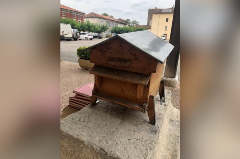 Boîte à livres - Le Village, CASTELNAU-DURBAN | myBookBox by Cross Media Concept, l'annuaire collaboratif des bibliothèques partagées