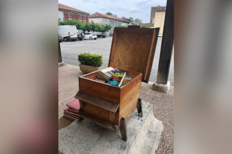 Boîte à livres - Le Village, CASTELNAU-DURBAN | myBookBox by Cross Media Concept, l'annuaire collaboratif des bibliothèques partagées