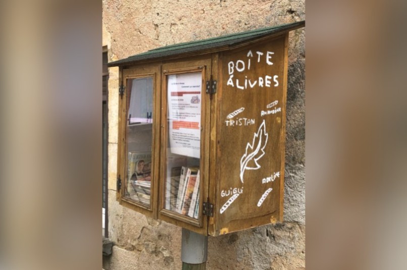Boîte à livres - Place du marché, USSON-DU-POITOU | myBookBox by Cross Media Concept, l'annuaire collaboratif des bibliothèques partagées
