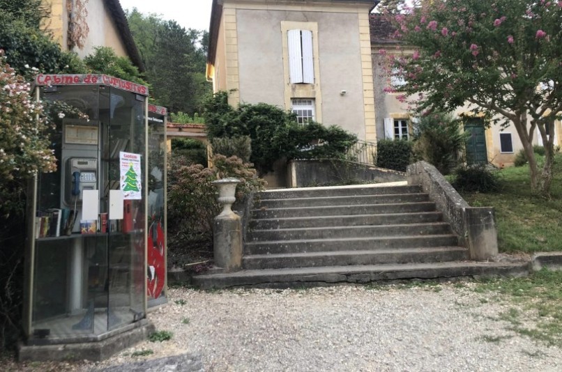 Book box - Place de l'Abbaye, LE BUISSON-DE-CADOUIN | myBookBox by Cross-Media Concept, the collaborative directory of shared libraries