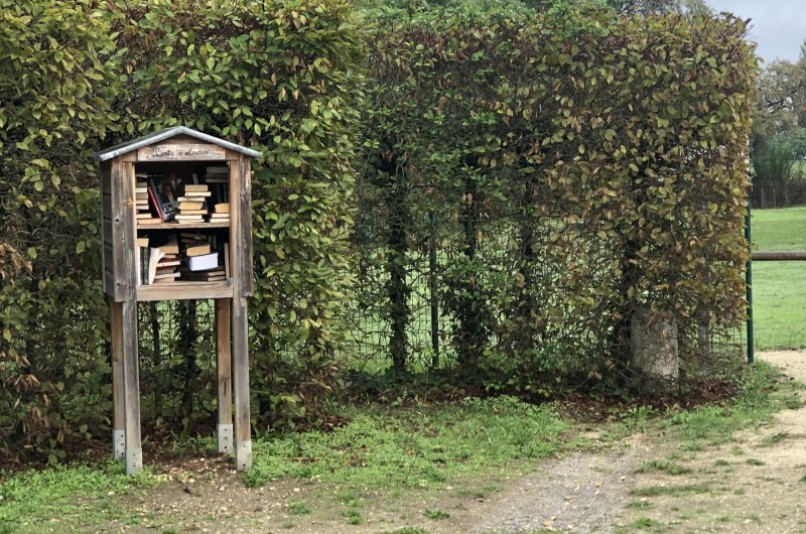 Boîte à livres - 311 Avenue du Général de Gaulle, IZON | myBookBox by Cross Media Concept, l'annuaire collaboratif des bibliothèques partagées