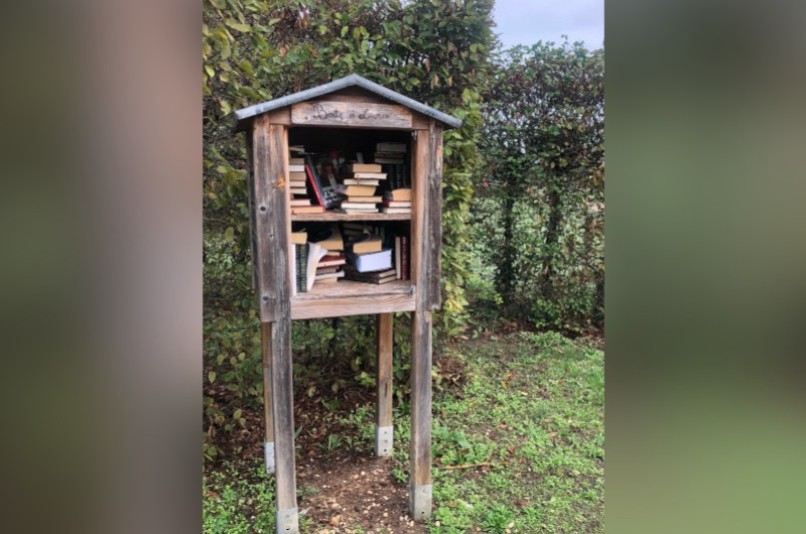 Boîte à livres - 311 Avenue du Général de Gaulle, IZON | myBookBox by Cross Media Concept, l'annuaire collaboratif des bibliothèques partagées
