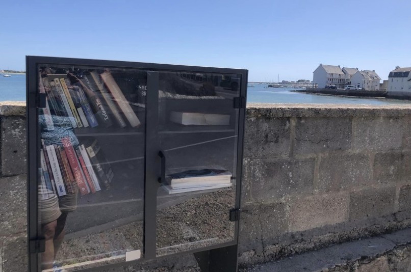 Boîte à livres - Plage de la Côte Rouge, PORT-LOUIS | myBookBox by Cross Media Concept, l'annuaire collaboratif des bibliothèques partagées