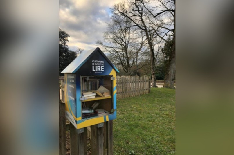 Boîte à livres - 7 Avenue de l'Hôtel de ville, CHEF-BOUTONNE | myBookBox by Cross Media Concept, l'annuaire collaboratif des bibliothèques partagées