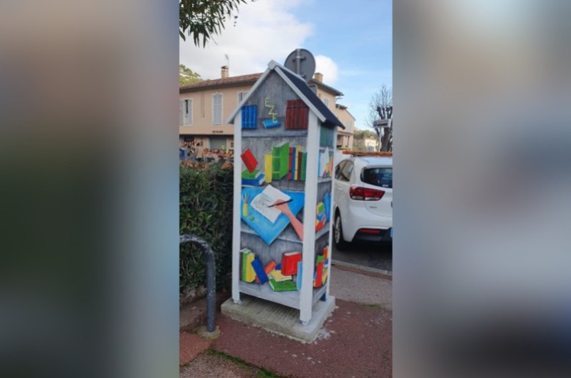 Boîte à livres - Place Charles de Gaulle, ÈZE | myBookBox by Cross Media Concept, l'annuaire collaboratif des bibliothèques partagées