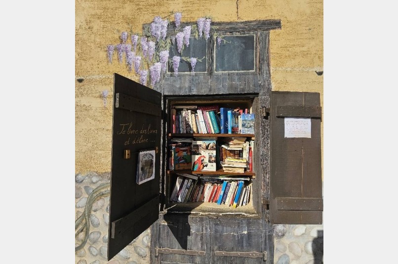 Boîte à livres - 2 Impasse de Recoin, LA BÂTIE-DIVISIN | myBookBox by Cross Media Concept, l'annuaire collaboratif des bibliothèques partagées