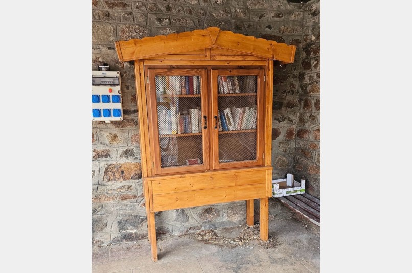 Boîte à livres - Avenue Victor Hugo, SAINT-JEAN-LA-BUSSIÈRE | myBookBox by Cross Media Concept, l'annuaire collaboratif des bibliothèques partagées