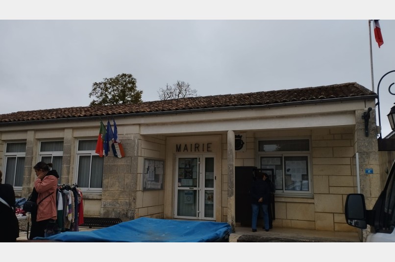 Book box - Mairie, SAINT-M&Ecirc;ME-LES-CARRI&Egrave;RES | myBookBox by Cross-Media Concept, the collaborative directory of shared libraries