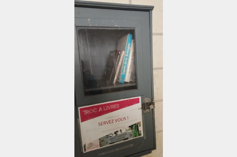 Bo&icirc;te &agrave; livres - Place des Halles, BOURGUEIL | myBookBox by Cross Media Concept, l'annuaire collaboratif des biblioth&egrave;ques partag&eacute;es