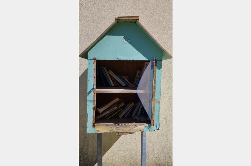 Bo&icirc;te &agrave; livres - Impasse du Lac Plaisance, SAINT-HILAIRE-LES-PLACES | myBookBox by Cross Media Concept, l'annuaire collaboratif des biblioth&egrave;ques partag&eacute;es