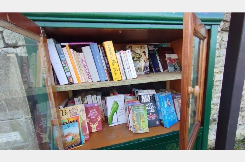 Bo&icirc;te &agrave; livres - Route de Luchac, LES M&Eacute;TAIRIES | myBookBox by Cross Media Concept, l'annuaire collaboratif des biblioth&egrave;ques partag&eacute;es