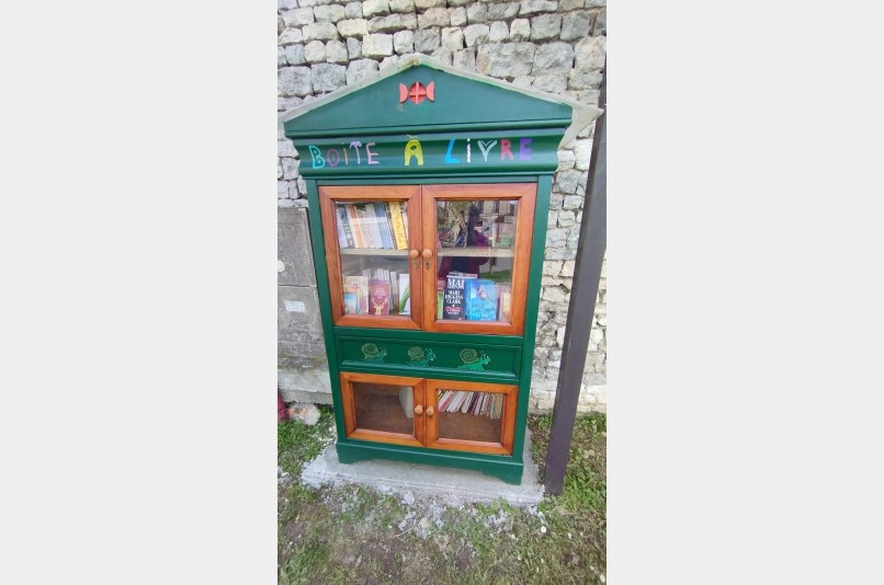 Bo&icirc;te &agrave; livres - Route de Luchac, LES M&Eacute;TAIRIES | myBookBox by Cross Media Concept, l'annuaire collaboratif des biblioth&egrave;ques partag&eacute;es