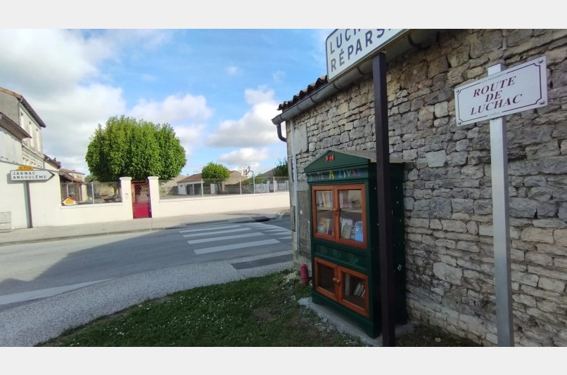 Bo&icirc;te &agrave; livres - Route de Luchac, LES M&Eacute;TAIRIES | myBookBox by Cross Media Concept, l'annuaire collaboratif des biblioth&egrave;ques partag&eacute;es
