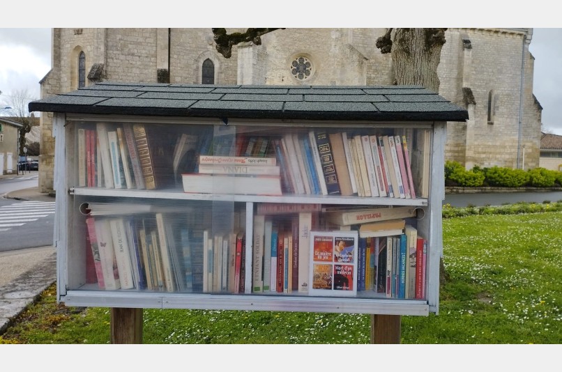 Bo&icirc;te &agrave; livres - Place du Champ de Foire, BRIOUX-SOUS-BOUTONNE | myBookBox by Cross Media Concept, l'annuaire collaboratif des biblioth&egrave;ques partag&eacute;es