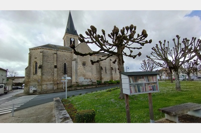 Bo&icirc;te &agrave; livres - Place du Champ de Foire, BRIOUX-SOUS-BOUTONNE | myBookBox by Cross Media Concept, l'annuaire collaboratif des biblioth&egrave;ques partag&eacute;es