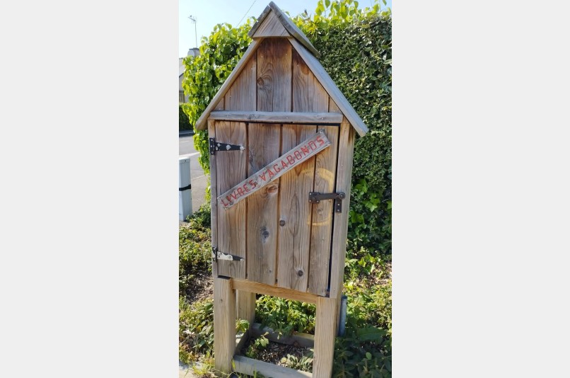 Bo&icirc;te &agrave; livres - Rue Emile Bergerat, SAINT-LUNAIRE | myBookBox by Cross Media Concept, l'annuaire collaboratif des biblioth&egrave;ques partag&eacute;es