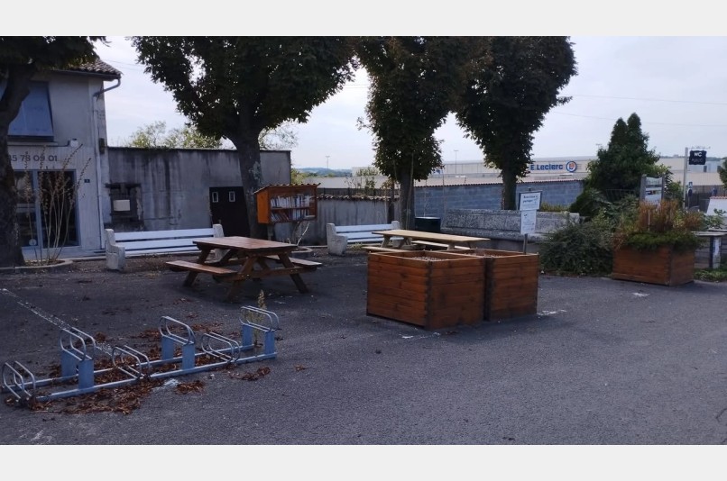 Bo&icirc;te &agrave; livres - Place du Champ de Foire, BARBEZIEUX-SAINT-HILAIRE | myBookBox by Cross Media Concept, l'annuaire collaboratif des biblioth&egrave;ques partag&eacute;es