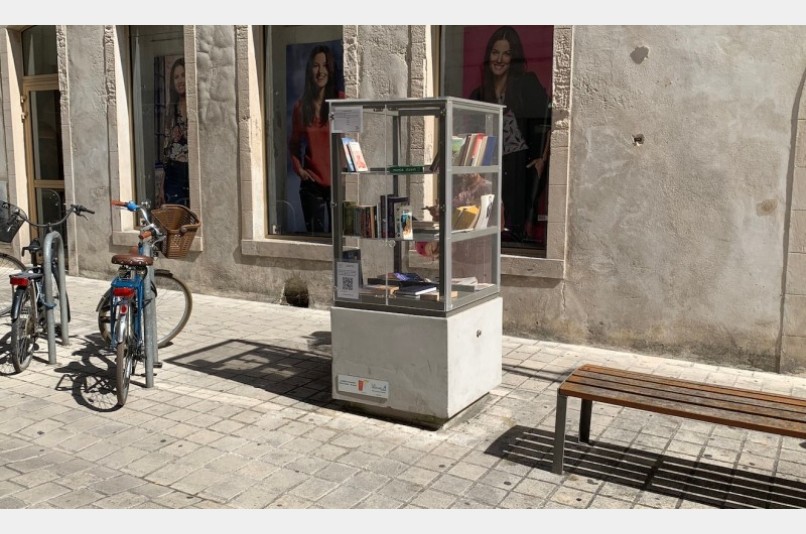 Boîte à livres - Rue Bujaud, LA ROCHELLE | myBookBox by Cross Media Concept, l'annuaire collaboratif des bibliothèques partagées