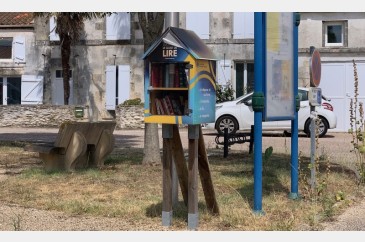 Boîte à livres - Rue du Vieux Puits, TONNAY-CHARENTE | myBookBox by Cross Media Concept, l'annuaire collaboratif des bibliothèques partagées