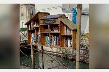 Boîte à livres - Esplanade du Monument aux Morts, CRÉCY-LA-CHAPELLE | myBookBox by Cross Media Concept, l'annuaire collaboratif des bibliothèques partagées