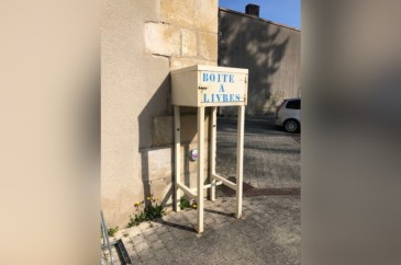 Boîte à livres - Esplanade François Mitterrand, CIVRAY | myBookBox by Cross Media Concept, l'annuaire collaboratif des bibliothèques partagées