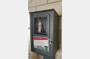 Bo&icirc;te &agrave; livres - Place des Halles, BOURGUEIL | myBookBox by Cross Media Concept, l'annuaire collaboratif des biblioth&egrave;ques partag&eacute;es