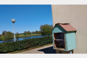 Bo&icirc;te &agrave; livres - Impasse du Lac Plaisance, SAINT-HILAIRE-LES-PLACES | myBookBox by Cross Media Concept, l'annuaire collaboratif des biblioth&egrave;ques partag&eacute;es